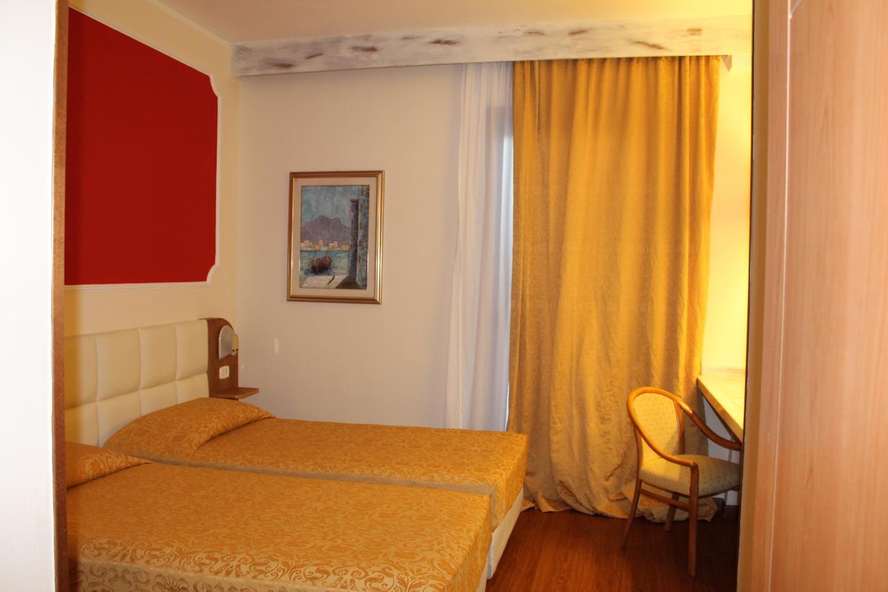 Hotel Delta Florence Каленцано Екстер'єр фото