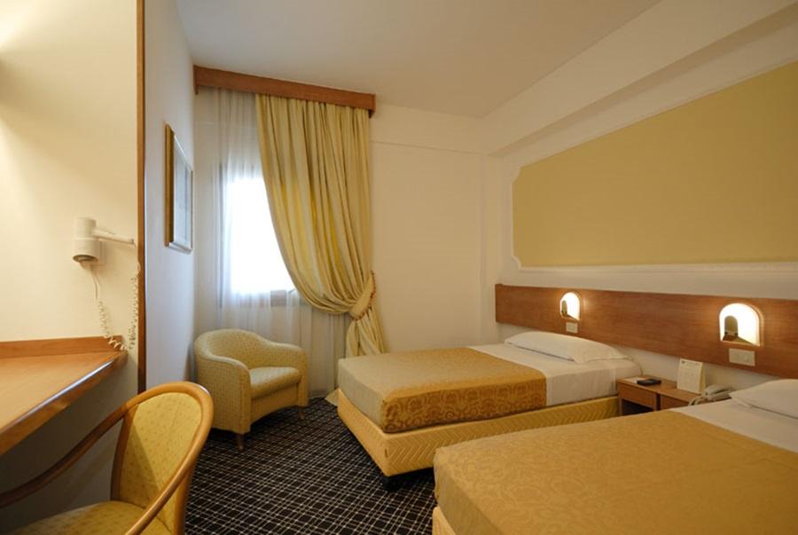 Hotel Delta Florence Каленцано Екстер'єр фото