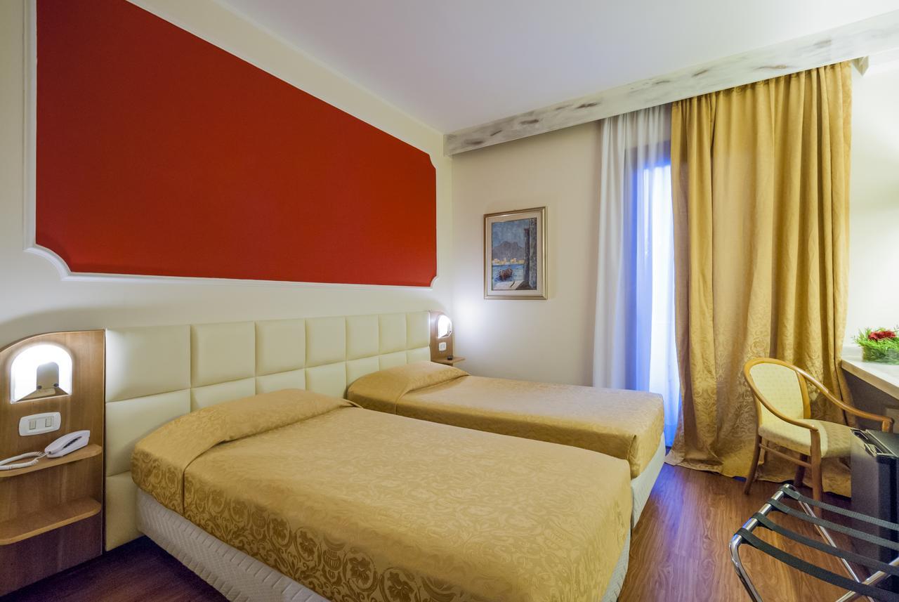 Hotel Delta Florence Каленцано Екстер'єр фото