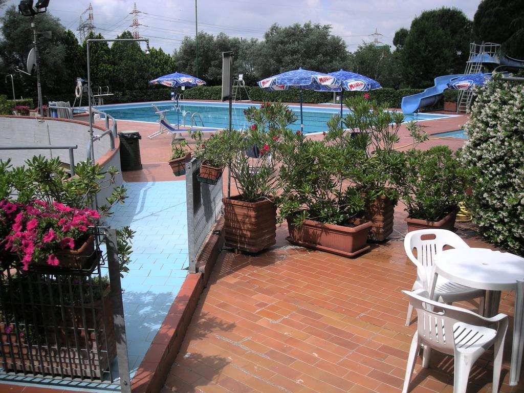 Hotel Delta Florence Каленцано Екстер'єр фото